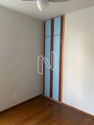 Quarto dois , ângulo 1 