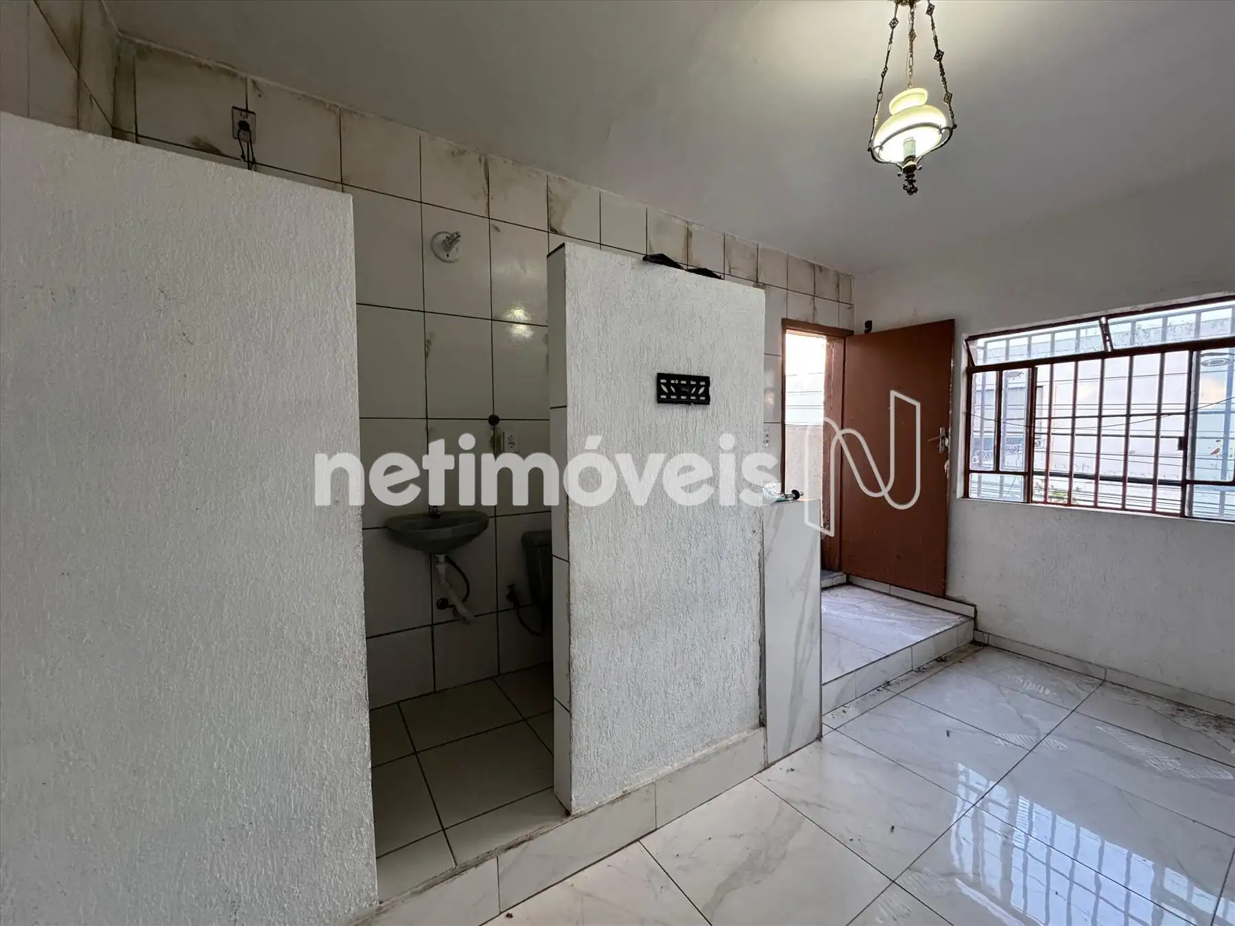 ambiente (quarto) adicional com banheiro