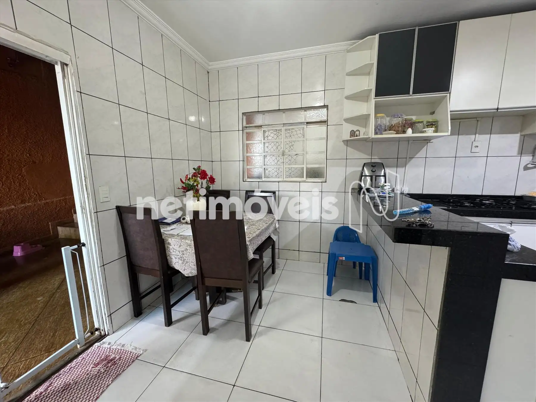 copa ao lado da cozinha