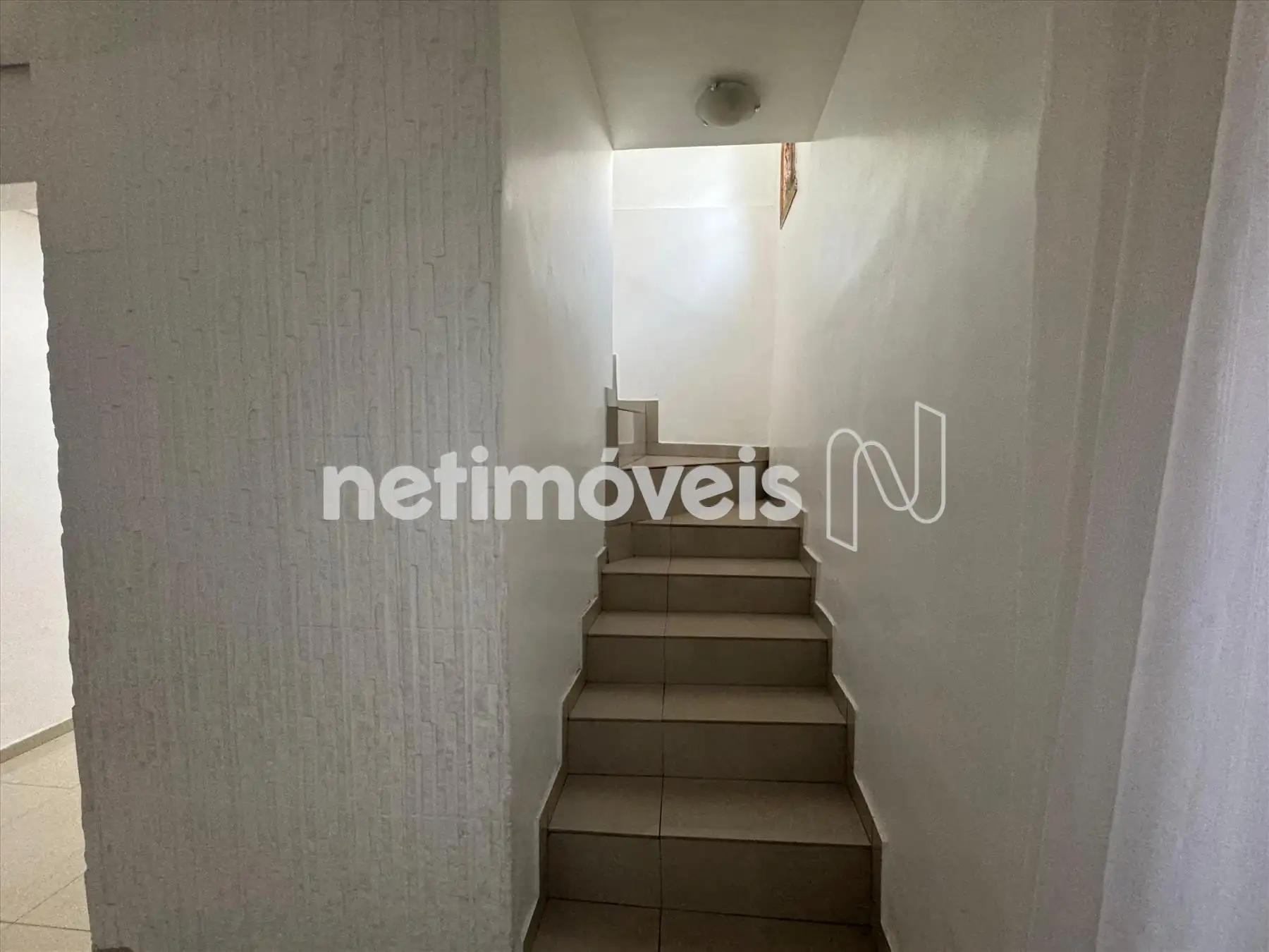 escada da acesso ao ultimo nivel da casa.