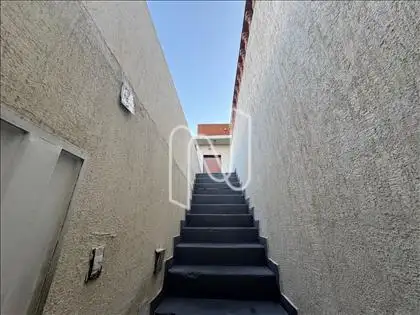 escada de acesso, apos 1º portão de entrada 