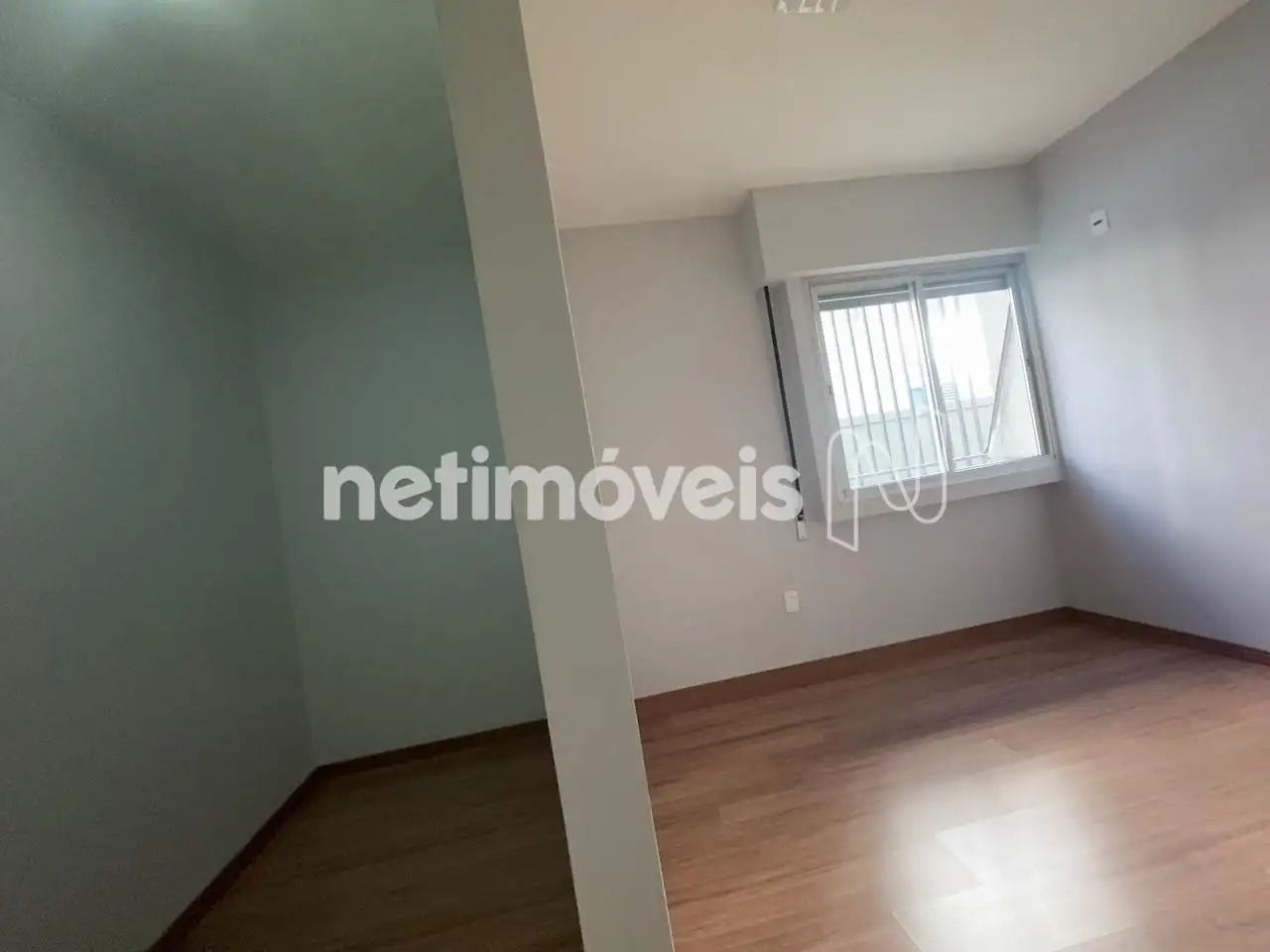 Quarto com espaço p closet