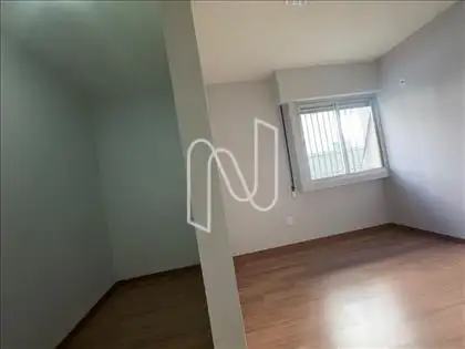 Quarto com espaço p closet