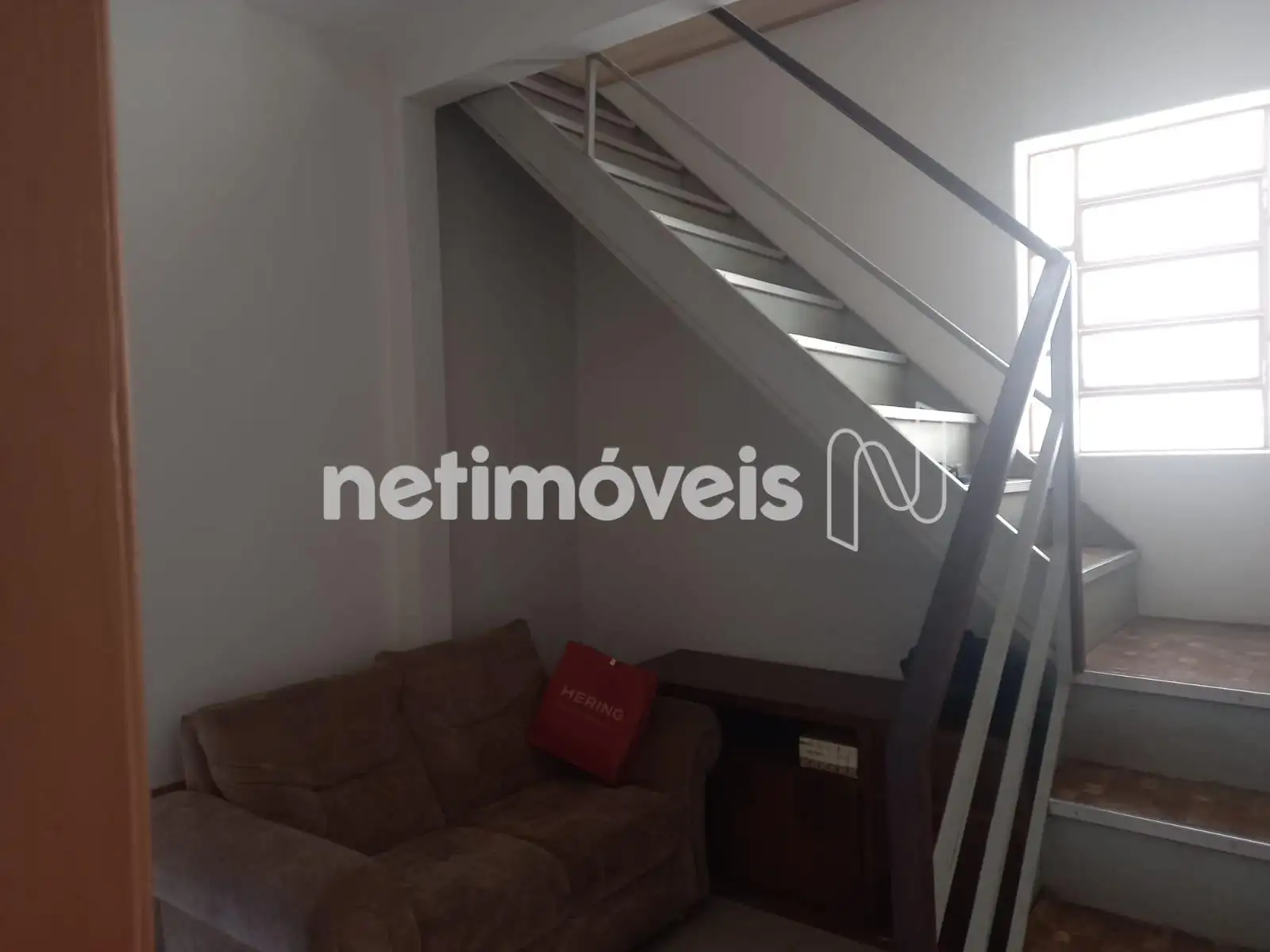 Sala íntima acesso ao segundo andar
