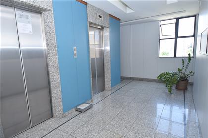 Hall do andar. Prédio possui 02 elevadores