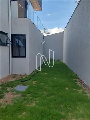 Fundo da  casa  foto inversa