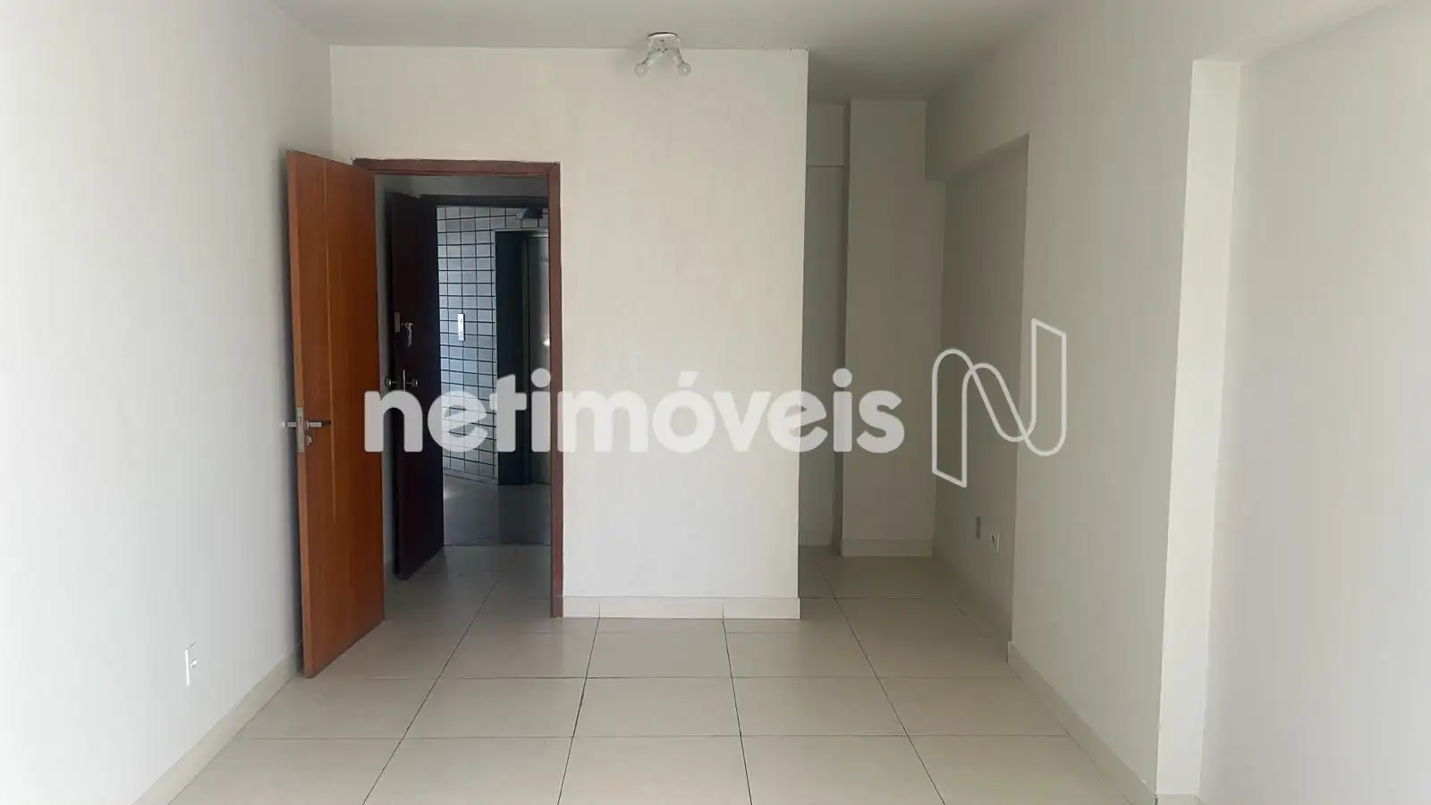 Sala para comprar com 25 m², 1 banheiro, 1 vaga em Rua Teixeira de Freitas, Santo Antônio, Belo Horizonte