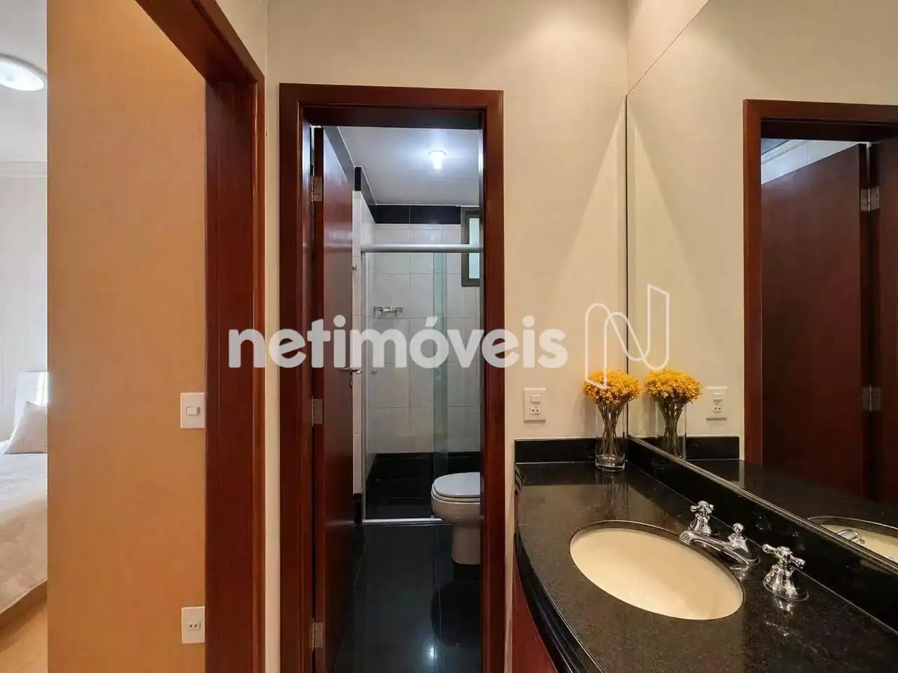 Toucador e banheiro das semi suites