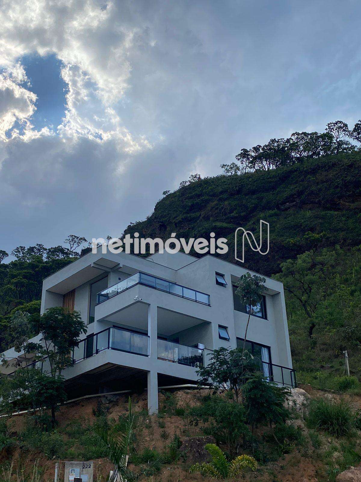 Vista da fahada da casa