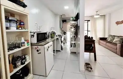 Vista cozinha e sala de visita / jantar