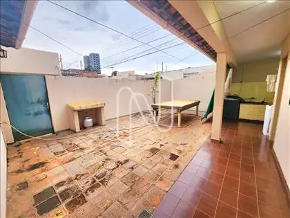 Terreiro com quaradouro anexo à lavanderia