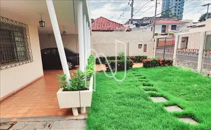 Jardim na frente da casa