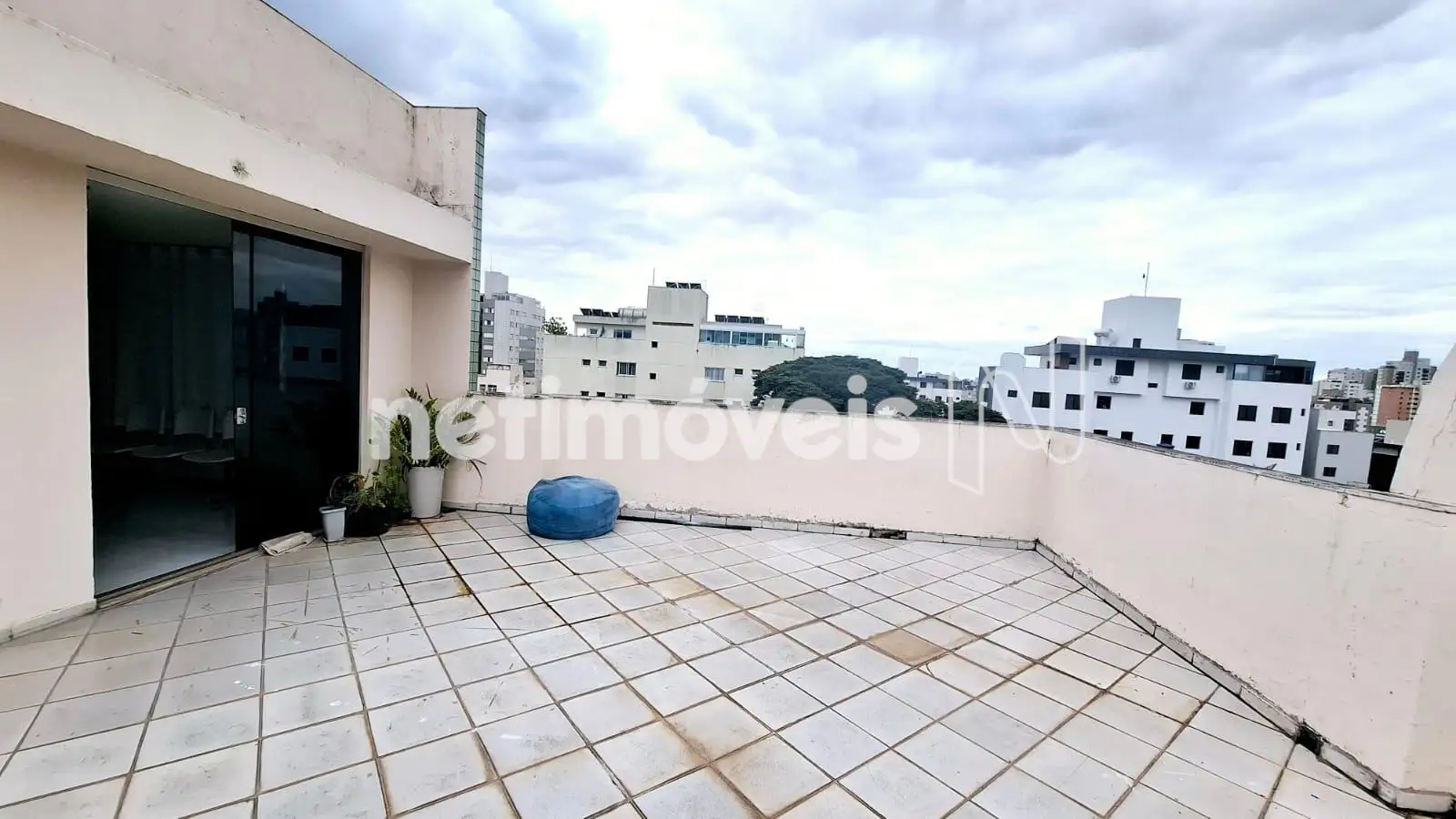 ÁREA DESCOBERTA OUTRO ANGULO