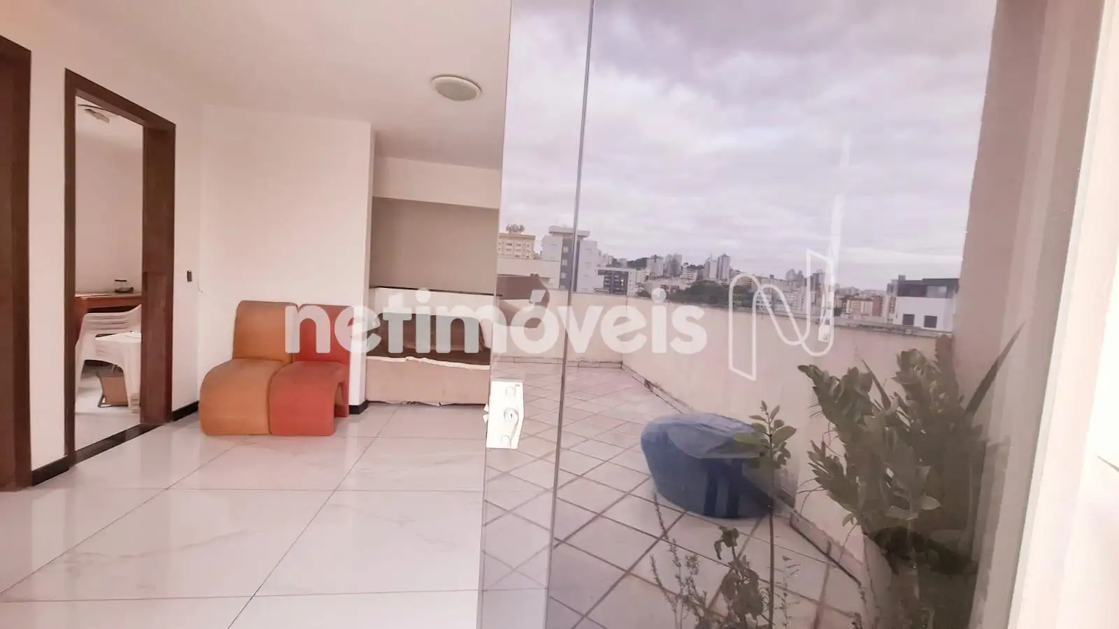 SALA 2º PISO VISTA DA ÁREA DESCOBERTA