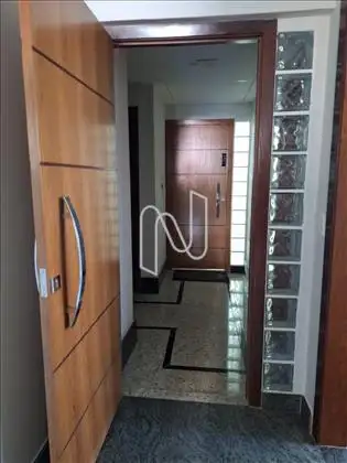 Entrada do apartamento.