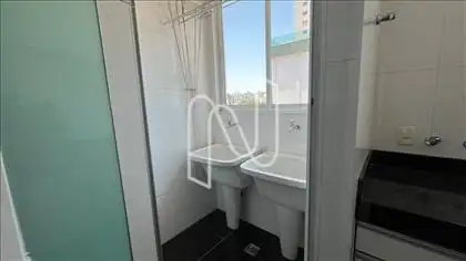 Área de serviço com 2 tanques.