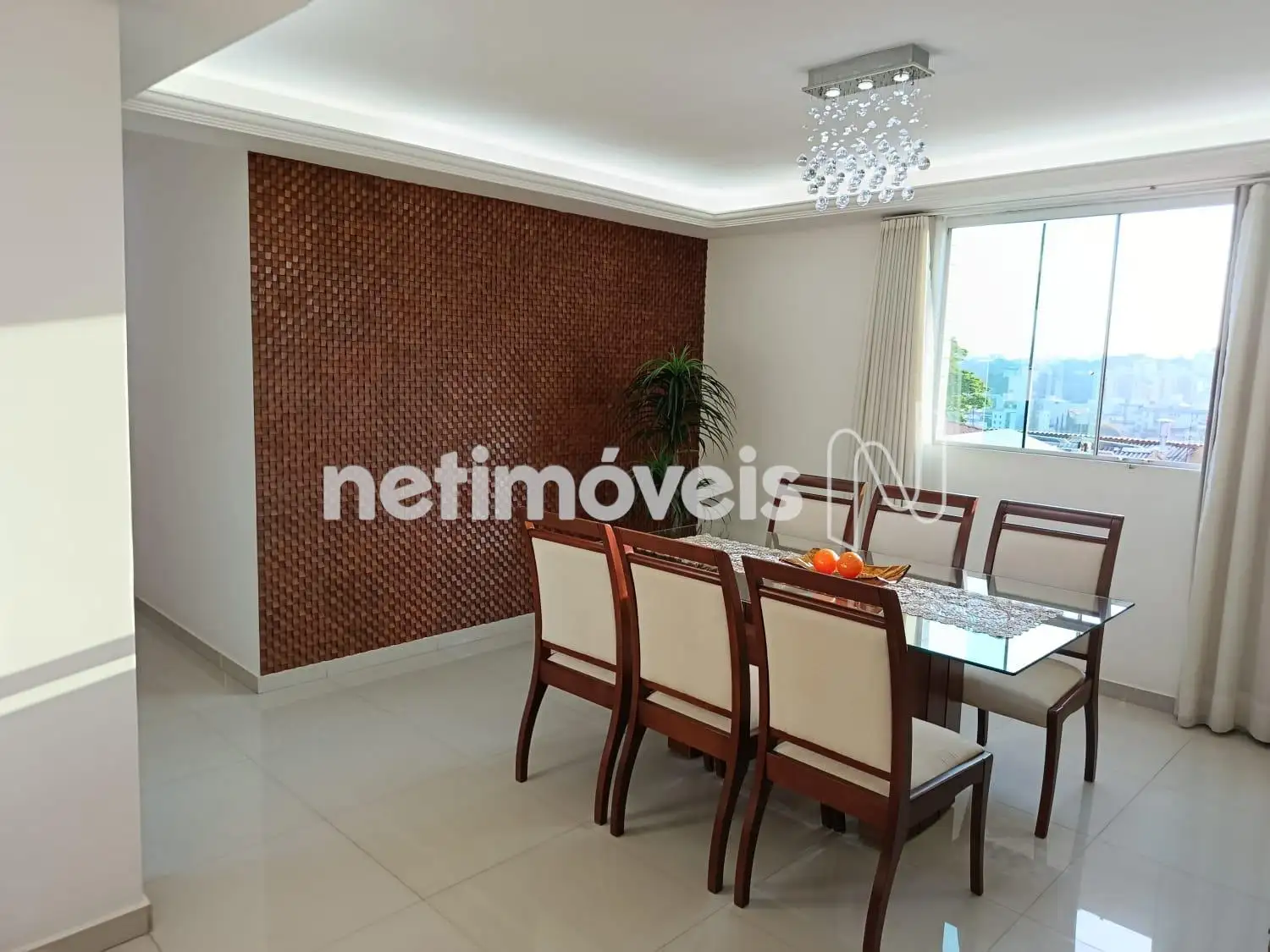 Sala de janta e acesso aos quartos