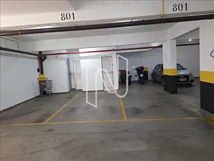 4 vagas de garagem 3 livres uma presa e box 