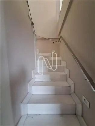 escada segundo piso outro ãngulo 