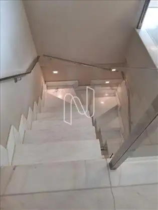 escada para o segundo piso 