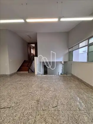 Sala com acesso para os quartos 