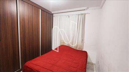 Quarto com armário no 2º piso 