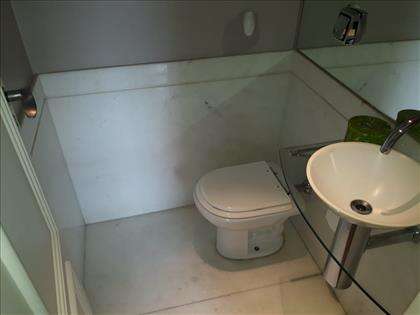Lavabo anexo à sala de jantar