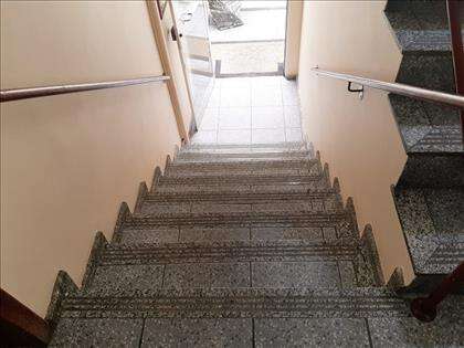 Escadas internas do prédio