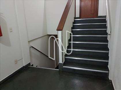 Escadas de acesso ao andar
