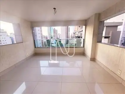 Varanda anexa à sala de estar e jantar
