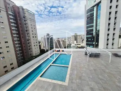 Vista das piscinas e terraço