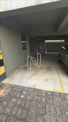 Garagem coberta e livre