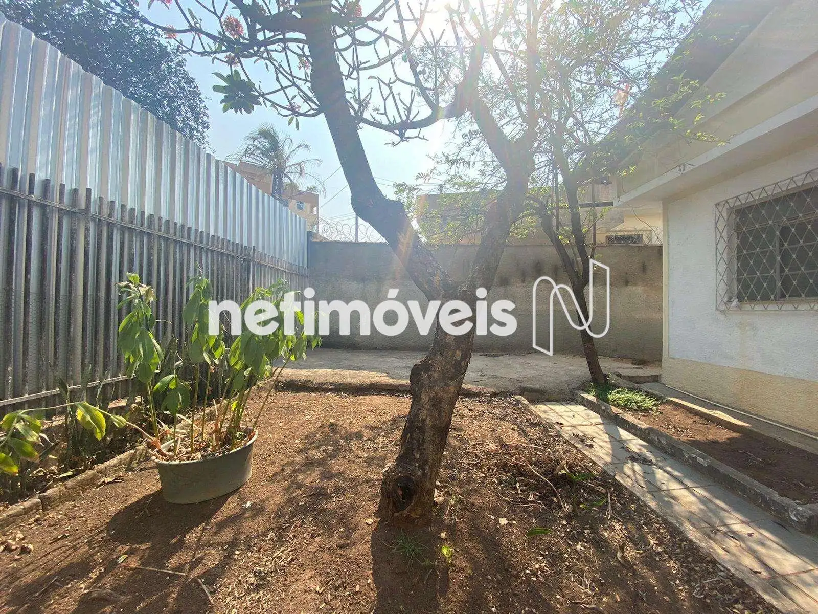 Casa com 2 quartos — Sagrada Família, Belo Horizonte