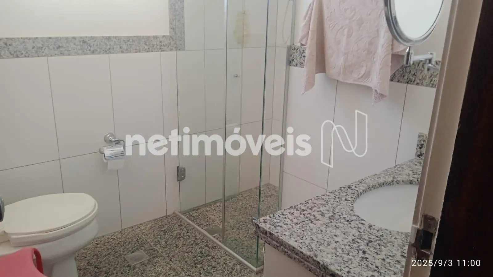 Outra vista banheiro social