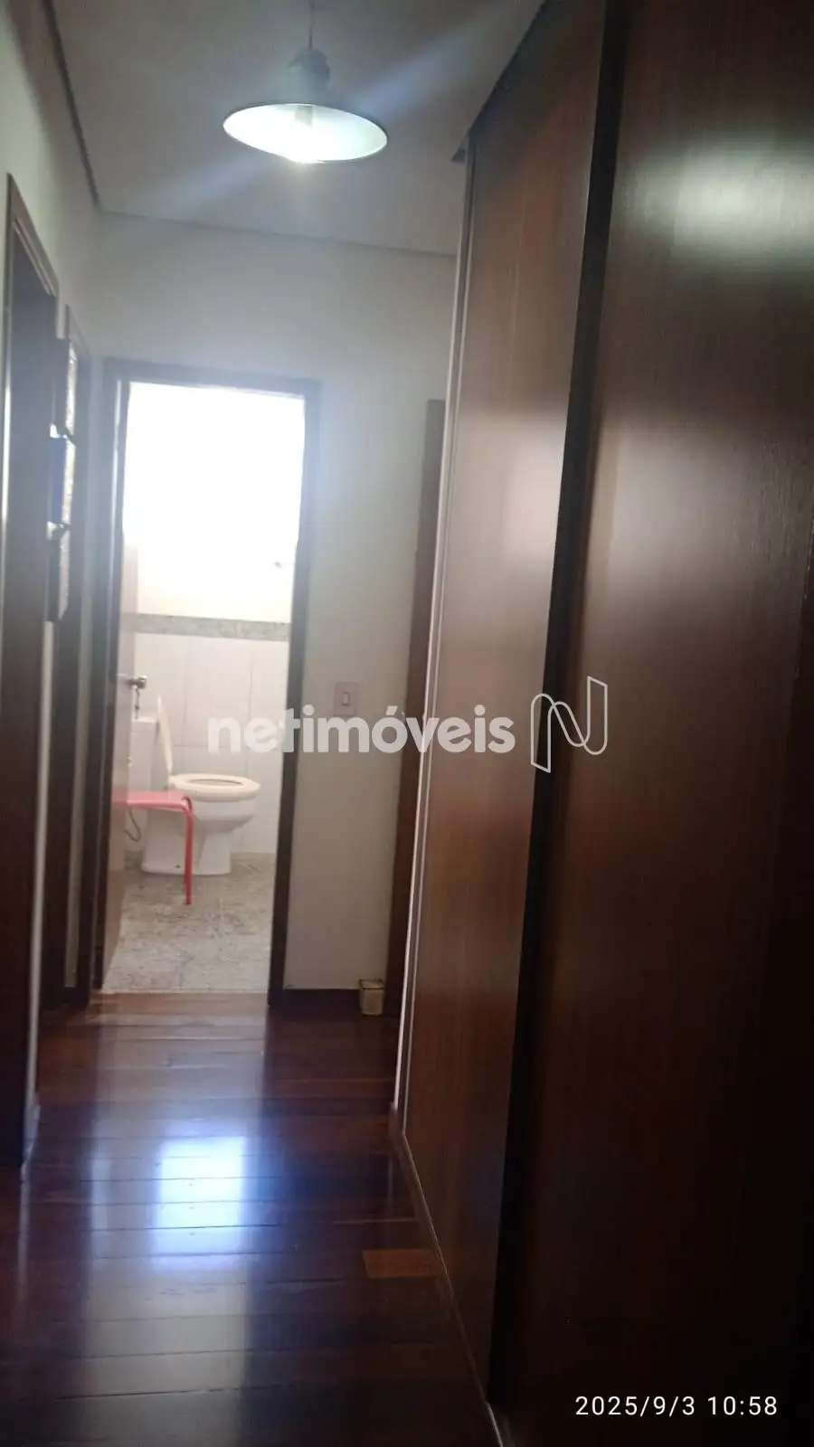 Outra vista corredor área intima rouparia