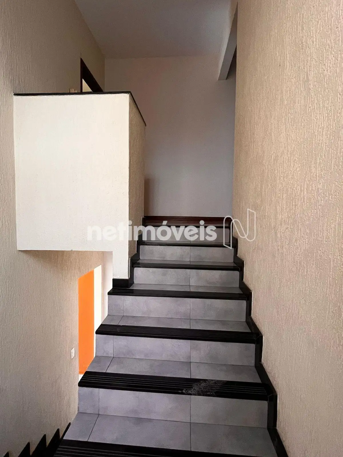 Escadas de acesso ao segundo piso