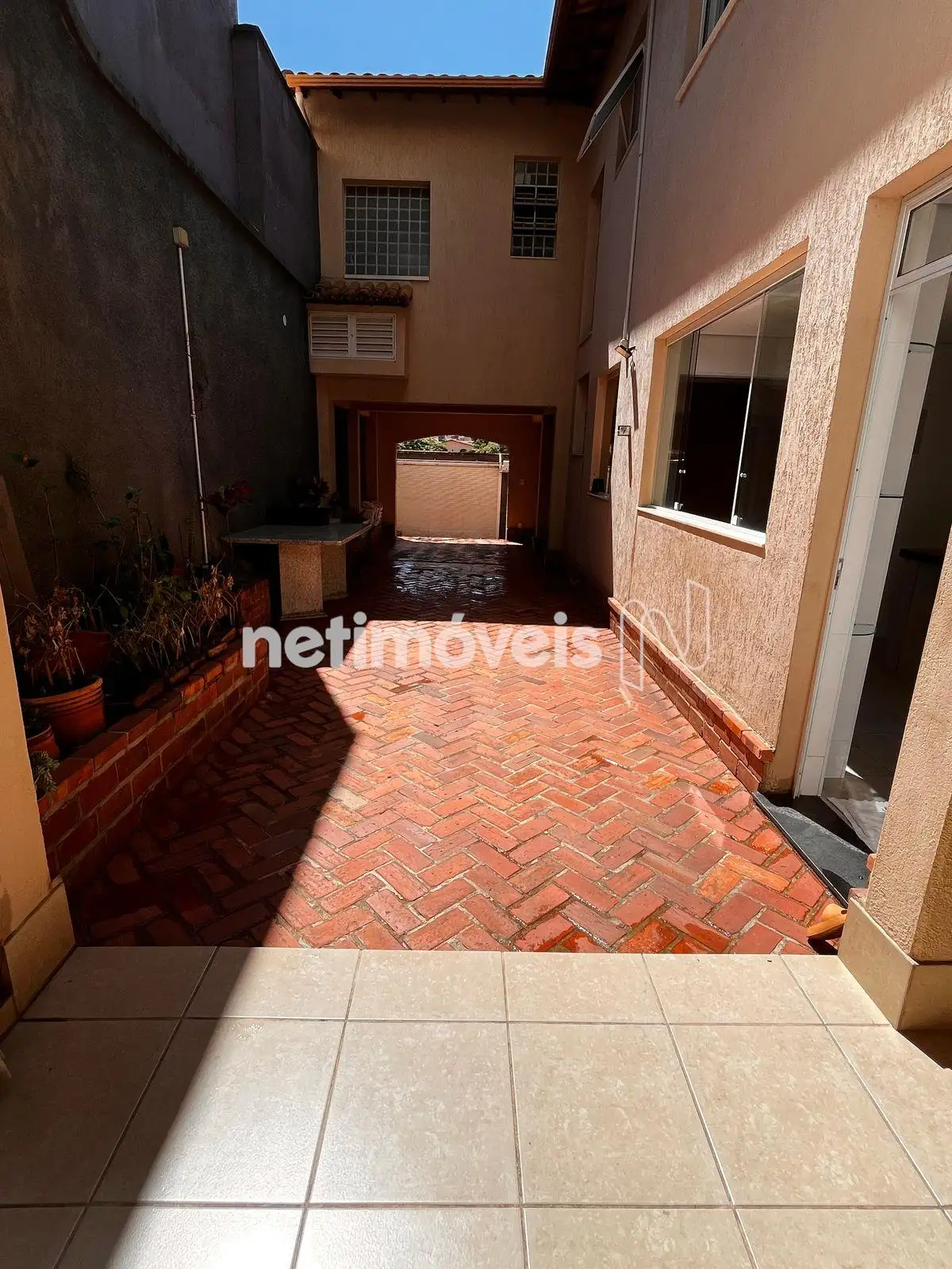 Foto área externa - fundos