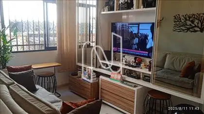 Outro ângulo da sala de estar.