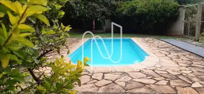 Piscina vista outro ângulo.