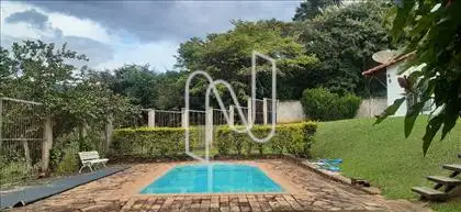 Piscina vista de outro ângulo.