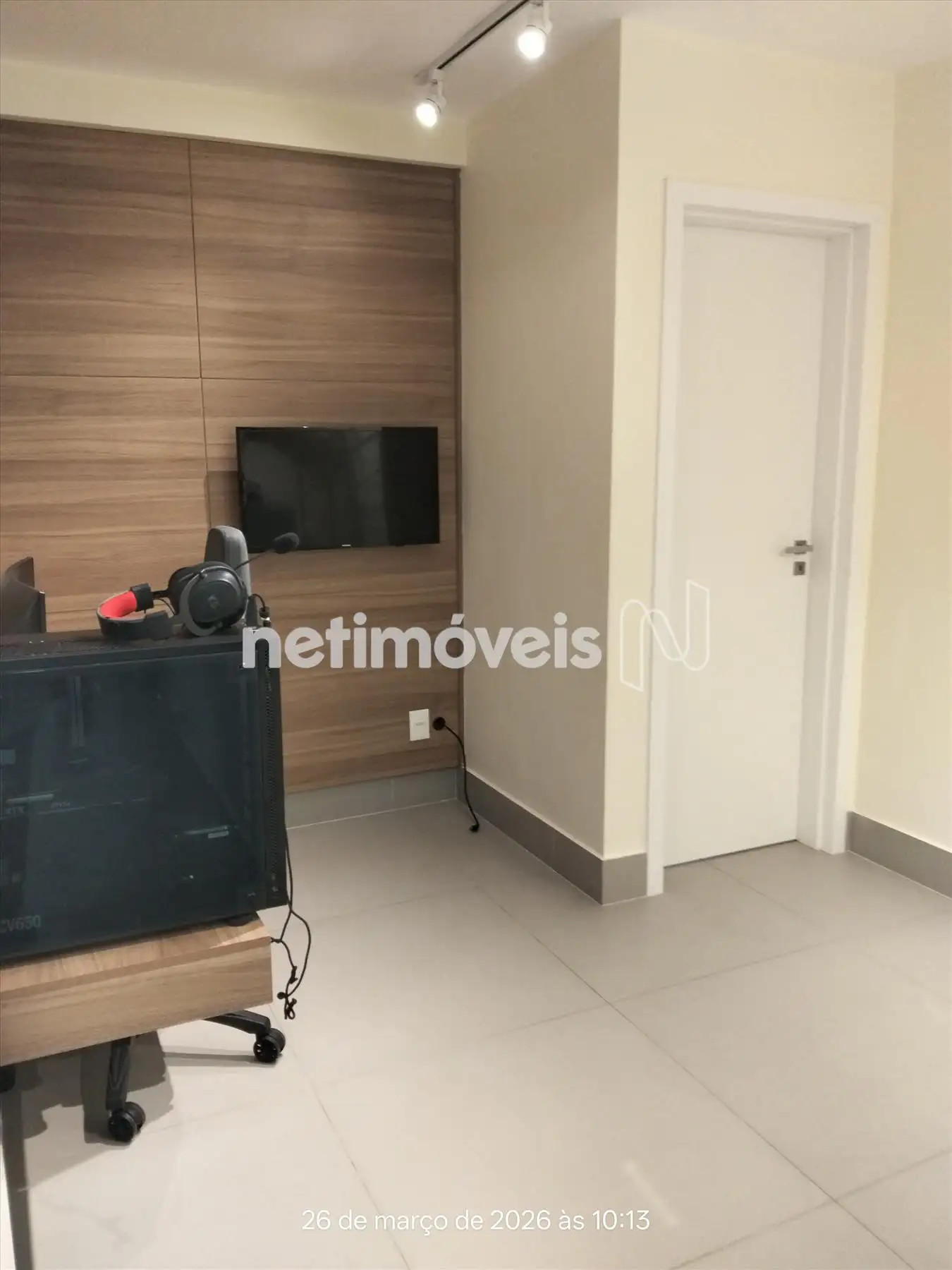 Outro ângulo com vista acesso área íntima.