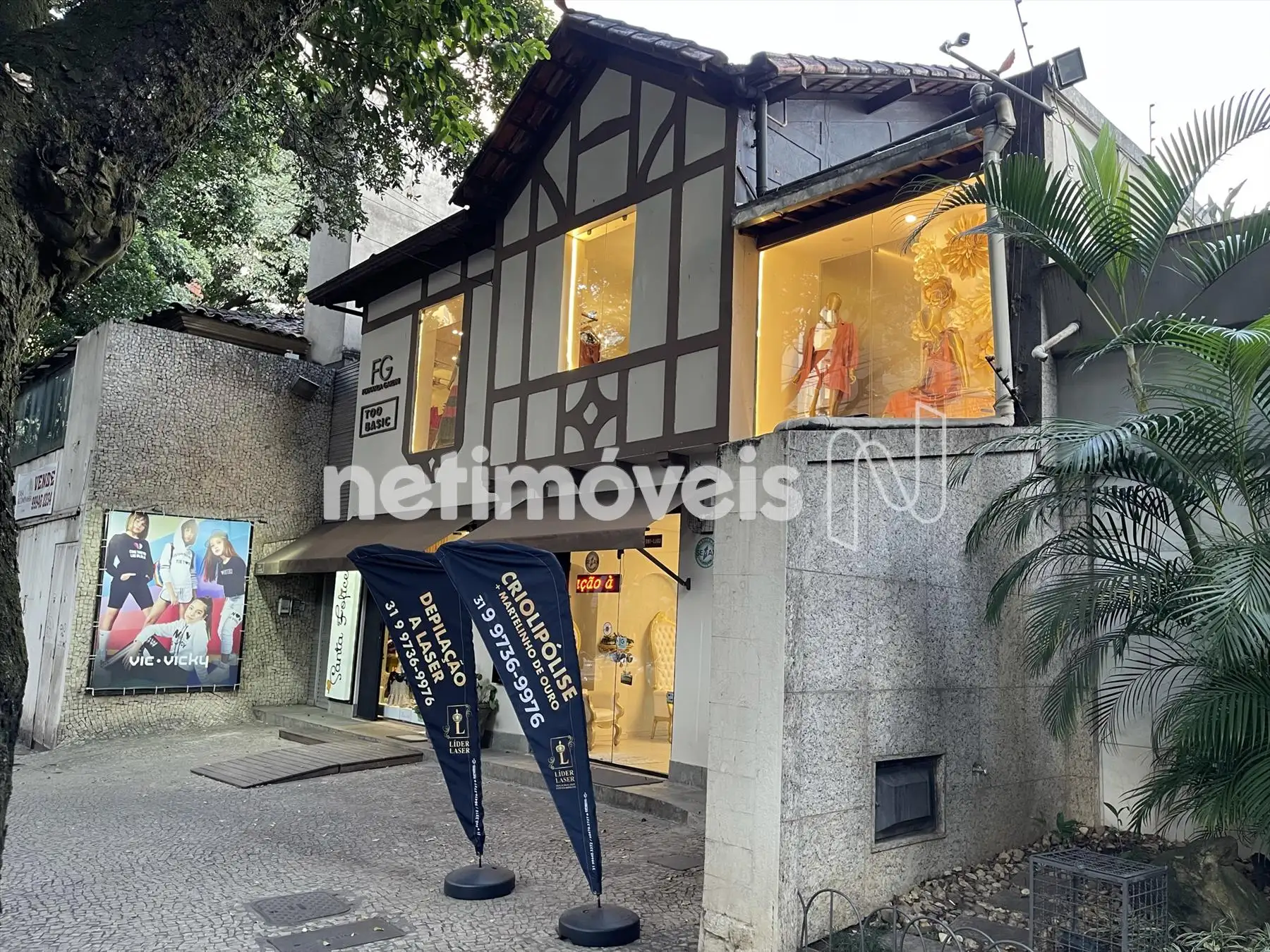 Fachada da casa e afastamento