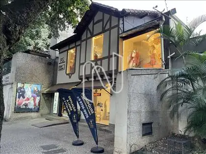 Fachada da casa e afastamento