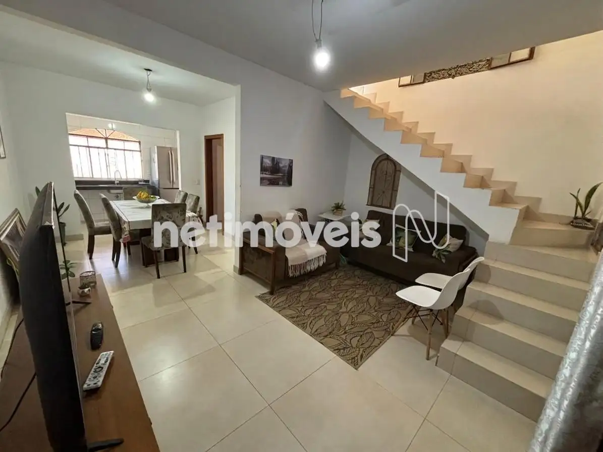 Casa para comprar com 106 m², 3 quartos, 2 banheiros, 2 vagas em Rua Edith Barbosa Rocha, Letícia, Belo Horizonte