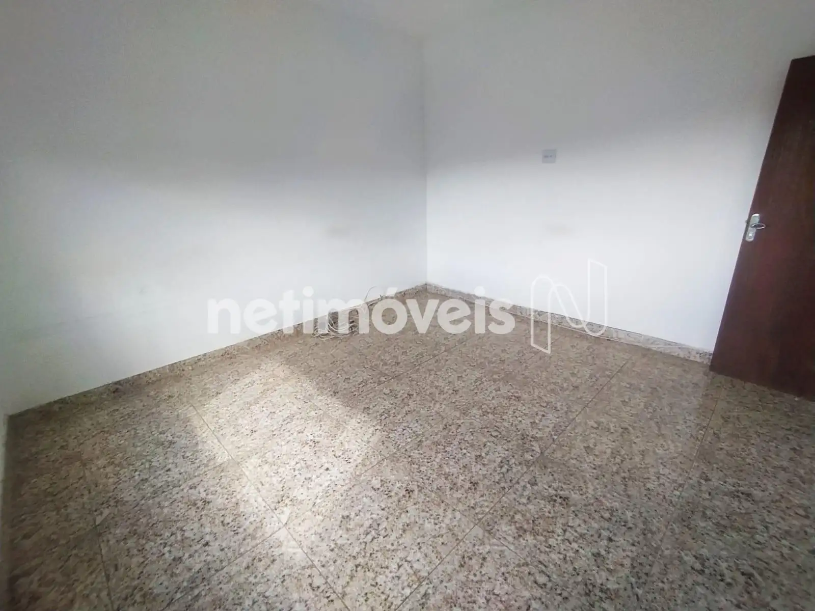 Prédio para comprar com 320 m², 2 quartos, 1 banheiro, 2 vagas em Rua João Luiz Diniz, Jardim Vitória, Belo Horizonte