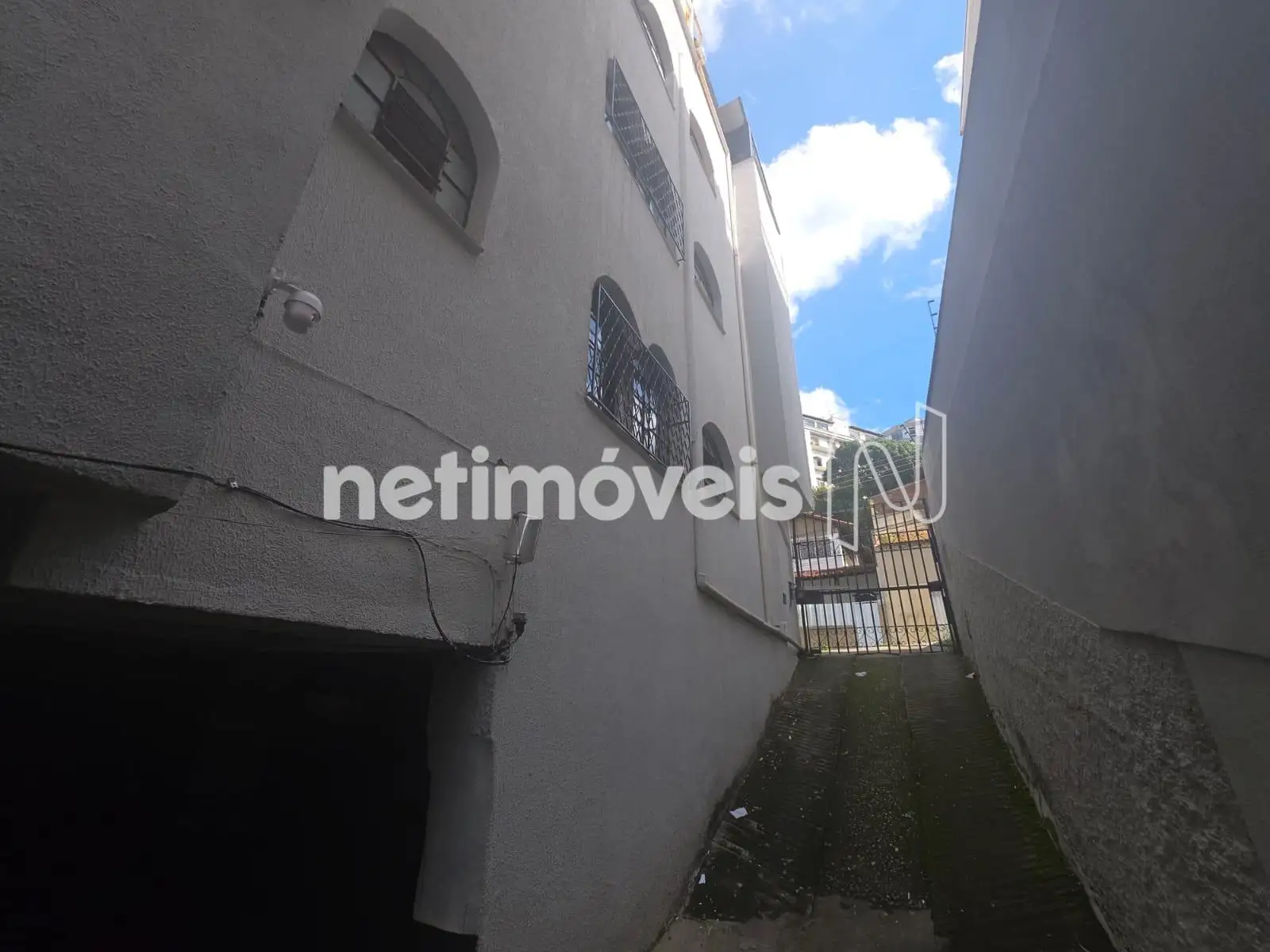 ENTRADA LATERAL DO PRÉDIO