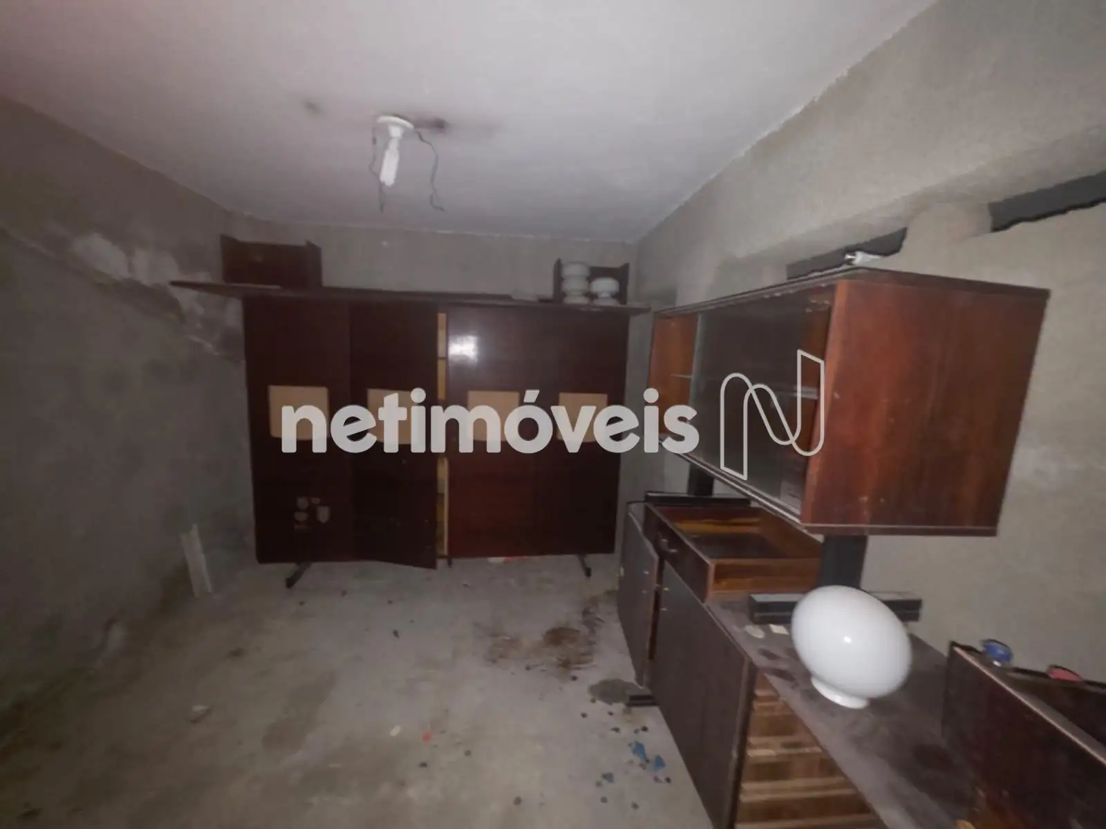 QUARTO DE DESPEJO PROX GARAGEM