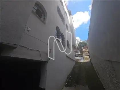 ENTRADA LATERAL DO PRÉDIO 