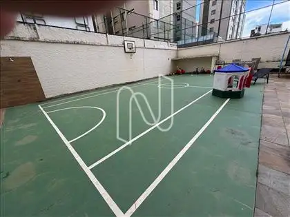 Quadra com playground 