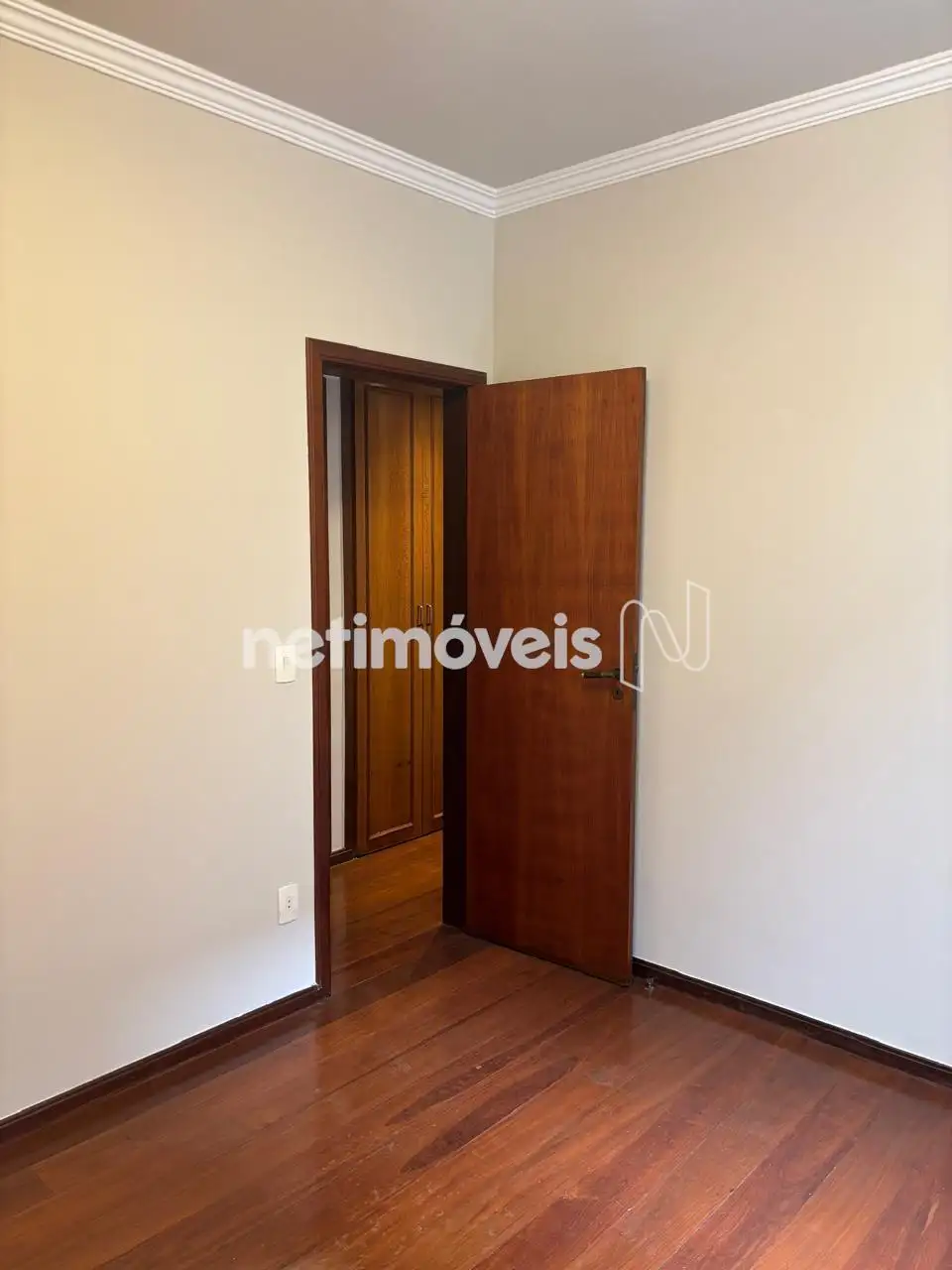 2º quarto com vista pra circulação/rouparia